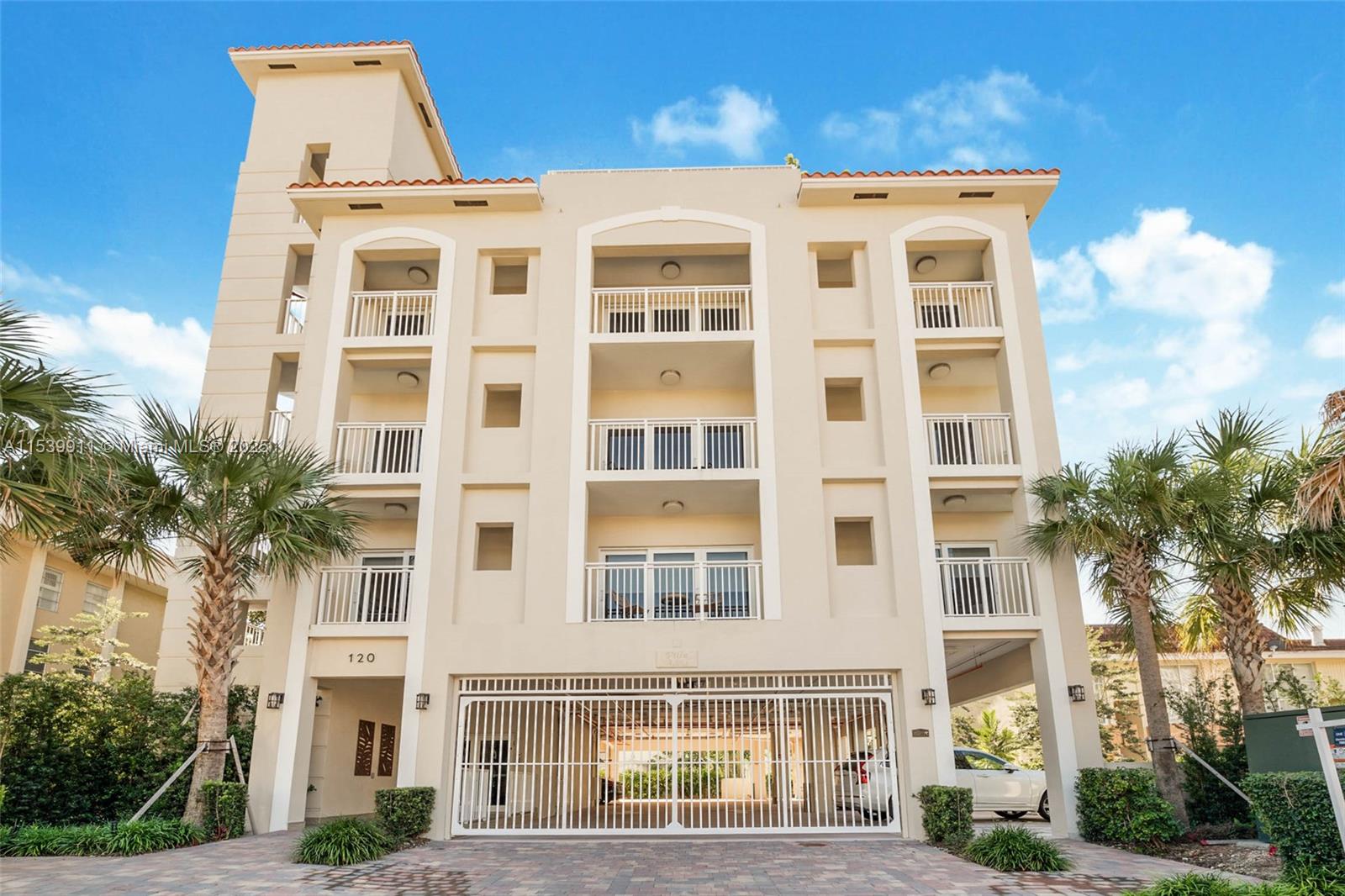 120 Salamanca Ave 2A, Coral Gables, Florida 33134, 2 Bedrooms Bedrooms, ,2 BathroomsBathrooms,Residential,For Sale,120 Salamanca Ave 2A,A11539911