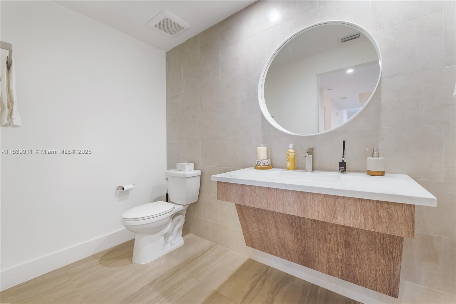 120 Salamanca Ave 2A, Coral Gables, Florida 33134, 2 Bedrooms Bedrooms, ,2 BathroomsBathrooms,Residential,For Sale,120 Salamanca Ave 2A,A11539911
