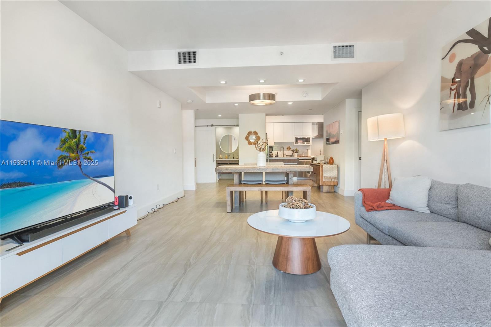 120 Salamanca Ave 2A, Coral Gables, Florida 33134, 2 Bedrooms Bedrooms, ,2 BathroomsBathrooms,Residential,For Sale,120 Salamanca Ave 2A,A11539911