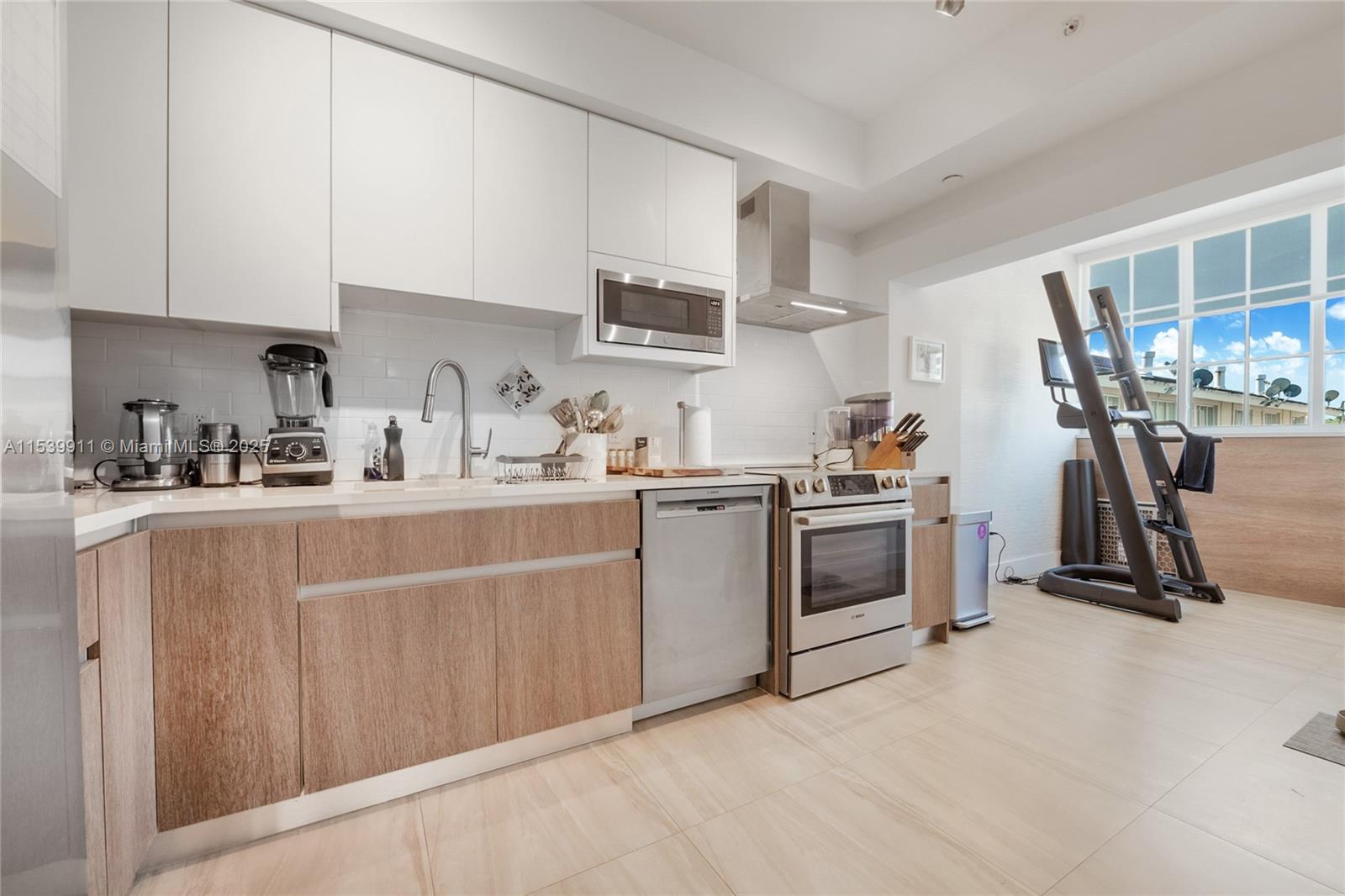 120 Salamanca Ave 2A, Coral Gables, Florida 33134, 2 Bedrooms Bedrooms, ,2 BathroomsBathrooms,Residential,For Sale,120 Salamanca Ave 2A,A11539911
