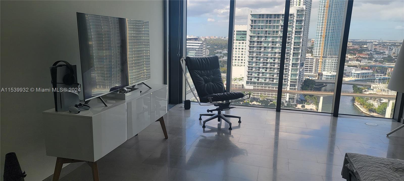 68 SE 6th St 2110, Miami, Florida 33131, 2 Bedrooms Bedrooms, ,2 BathroomsBathrooms,Residential,For Sale,68 SE 6th St 2110,A11539932