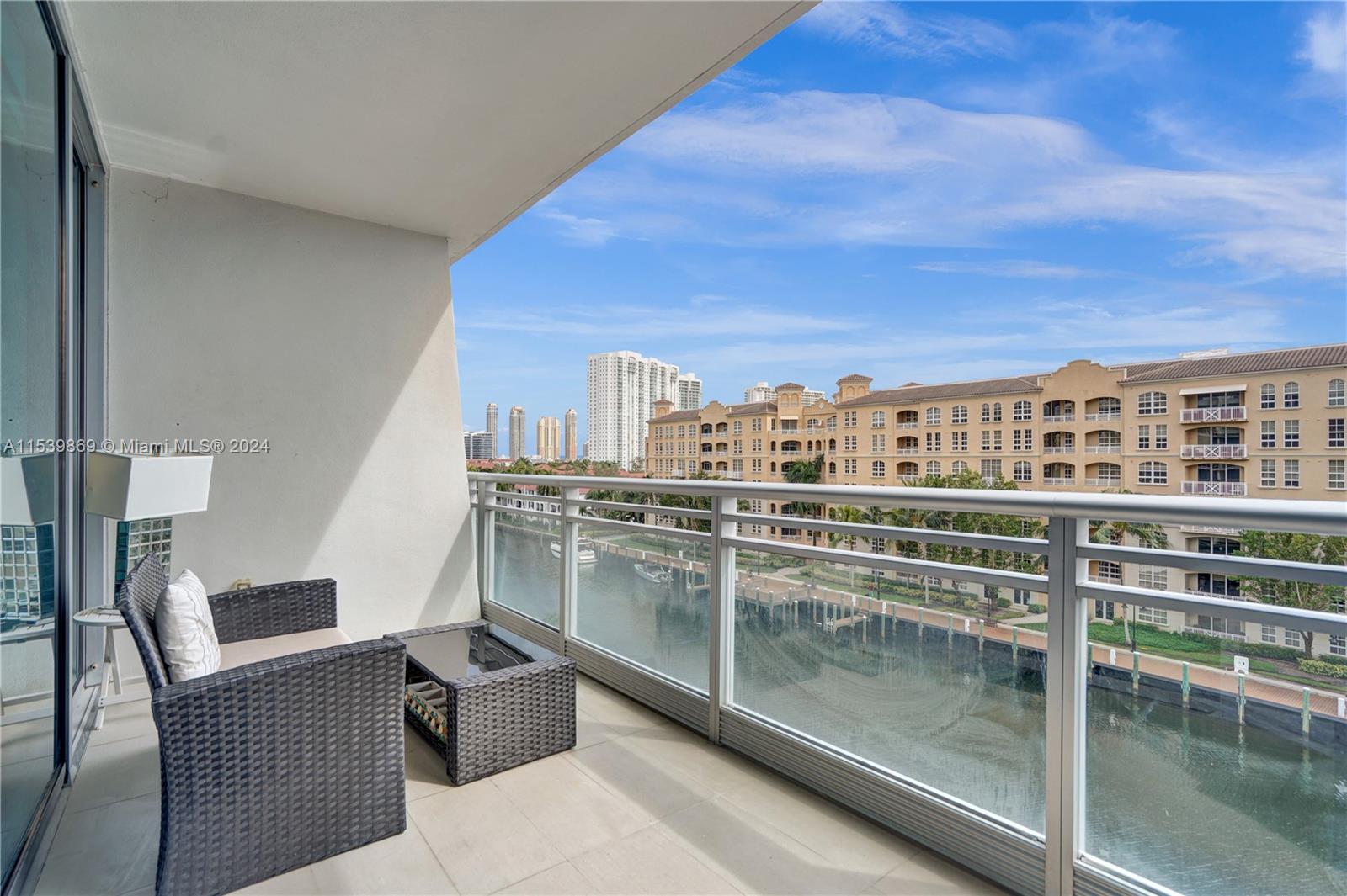 2950 NE 188th St 417, Aventura, Florida 33180, 1 Bedroom Bedrooms, ,2 BathroomsBathrooms,Residentiallease,For Rent,2950 NE 188th St 417,A11539869