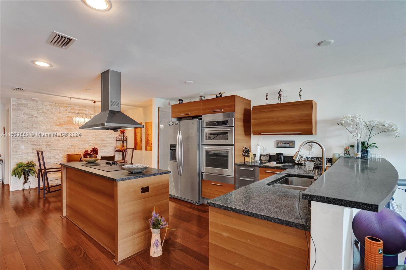 2950 NE 188th St 417, Aventura, Florida 33180, 1 Bedroom Bedrooms, ,2 BathroomsBathrooms,Residentiallease,For Rent,2950 NE 188th St 417,A11539869