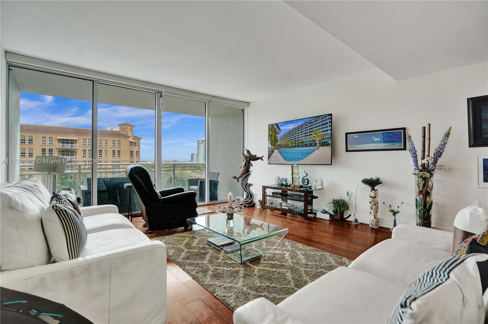 2950 NE 188th St 417, Aventura, Florida 33180, 1 Bedroom Bedrooms, ,2 BathroomsBathrooms,Residentiallease,For Rent,2950 NE 188th St 417,A11539869