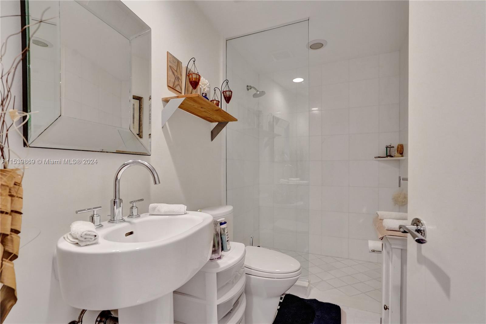 2950 NE 188th St 417, Aventura, Florida 33180, 1 Bedroom Bedrooms, ,2 BathroomsBathrooms,Residentiallease,For Rent,2950 NE 188th St 417,A11539869