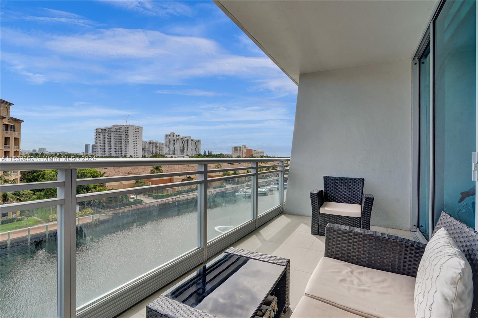 2950 NE 188th St 417, Aventura, Florida 33180, 1 Bedroom Bedrooms, ,2 BathroomsBathrooms,Residentiallease,For Rent,2950 NE 188th St 417,A11539869