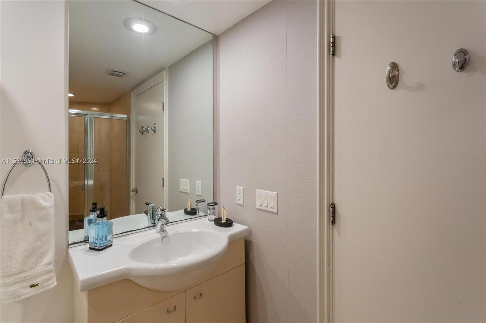 1830 S Ocean Dr 3008, Hallandale Beach, Florida 33009, 2 Bedrooms Bedrooms, ,2 BathroomsBathrooms,Residentiallease,For Rent,1830 S Ocean Dr 3008,A11539954