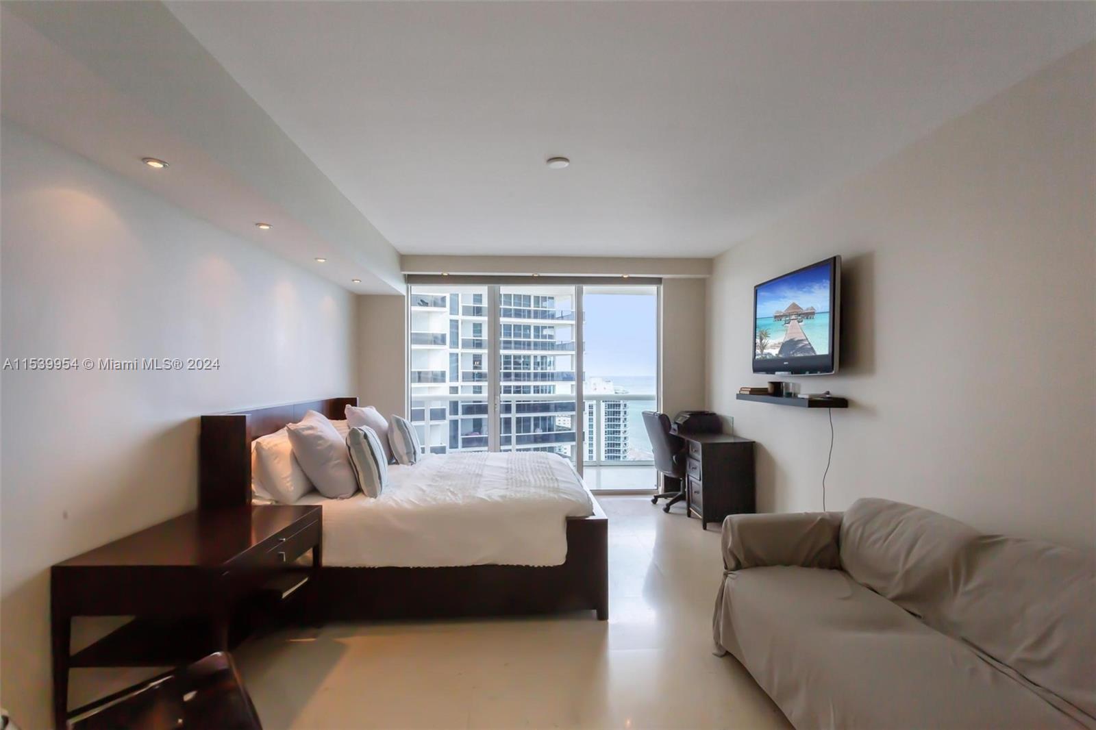 1830 S Ocean Dr 3008, Hallandale Beach, Florida 33009, 2 Bedrooms Bedrooms, ,2 BathroomsBathrooms,Residentiallease,For Rent,1830 S Ocean Dr 3008,A11539954