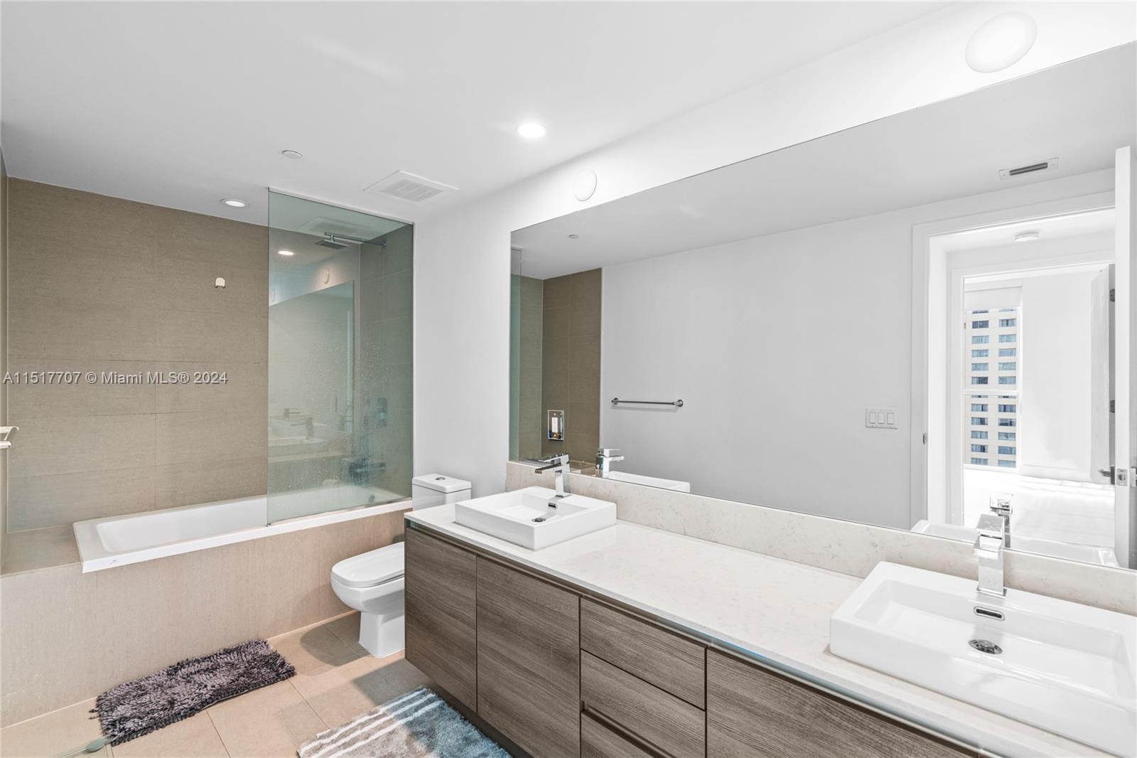 1080 Brickell Ave 1502, Miami, Florida 33131, 1 Bedroom Bedrooms, ,1 BathroomBathrooms,Residential,For Sale,1080 Brickell Ave 1502,A11517707