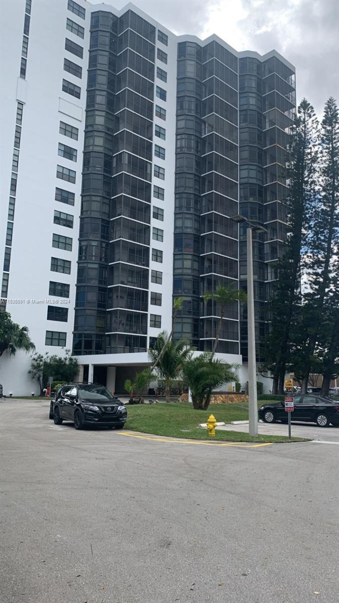 20100 W Country Club Dr PH 07, Aventura, Florida 33180, 2 Bedrooms Bedrooms, ,2 BathroomsBathrooms,Residential,For Sale,20100 W Country Club Dr PH 07,A11535591