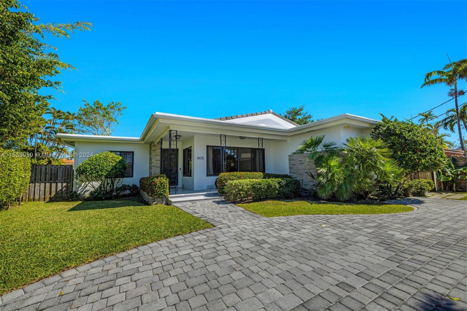 9175  Bay Dr  For Sale A11539959, FL