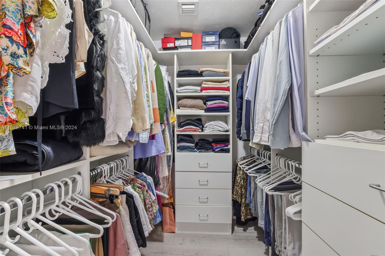 Primary bedroom w/in closet