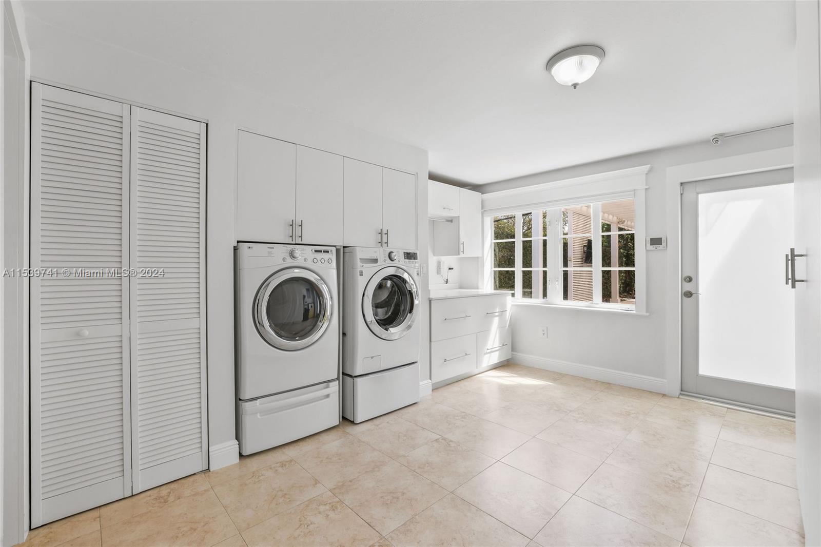 1640 Bayshore Dr, Miami, FL, 33133 United States, 4 Bedrooms Bedrooms, ,3 BathroomsBathrooms,Residential,For Sale,Bayshore Dr,A11539741