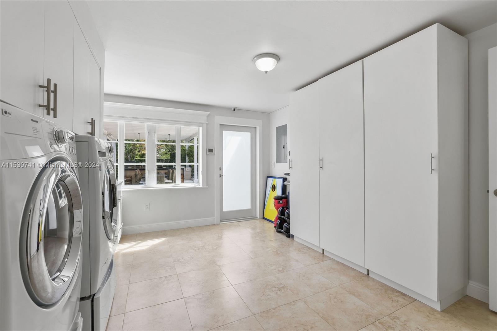 1640 Bayshore Dr, Miami, FL, 33133 United States, 4 Bedrooms Bedrooms, ,3 BathroomsBathrooms,Residential,For Sale,Bayshore Dr,A11539741