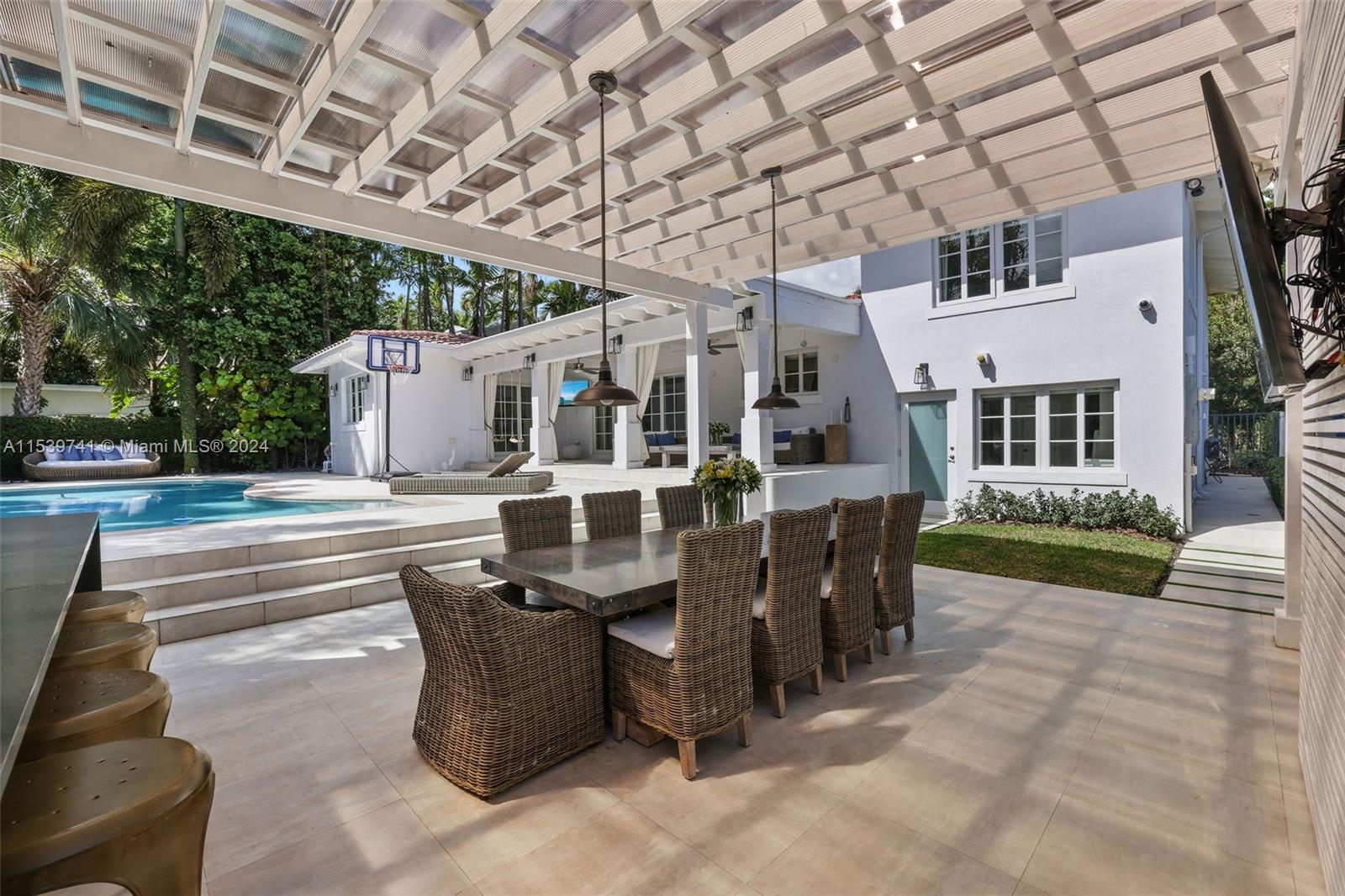 1640 Bayshore Dr, Miami, FL, 33133 United States, 4 Bedrooms Bedrooms, ,3 BathroomsBathrooms,Residential,For Sale,Bayshore Dr,A11539741