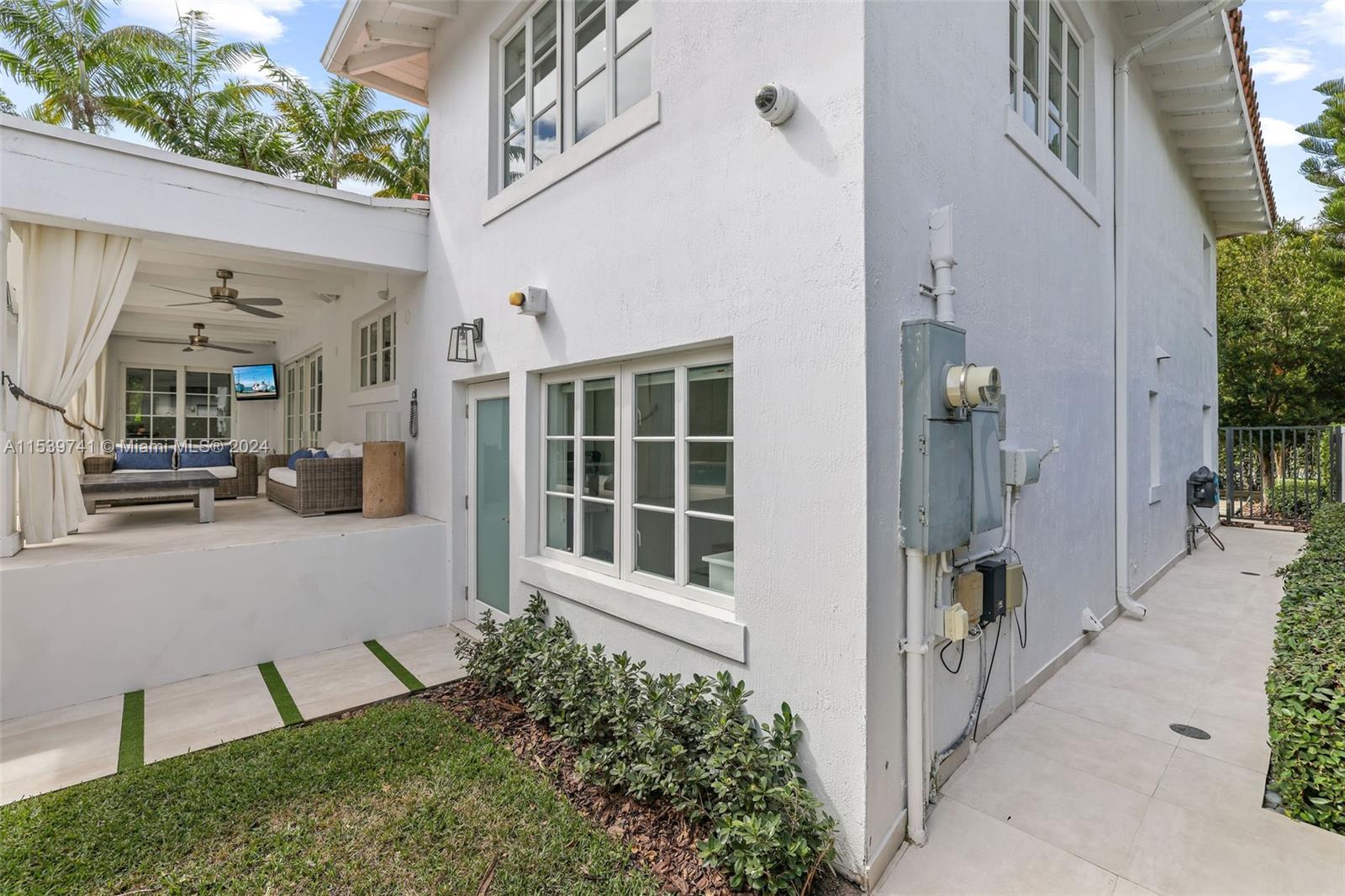 Bonus room exit to back yard