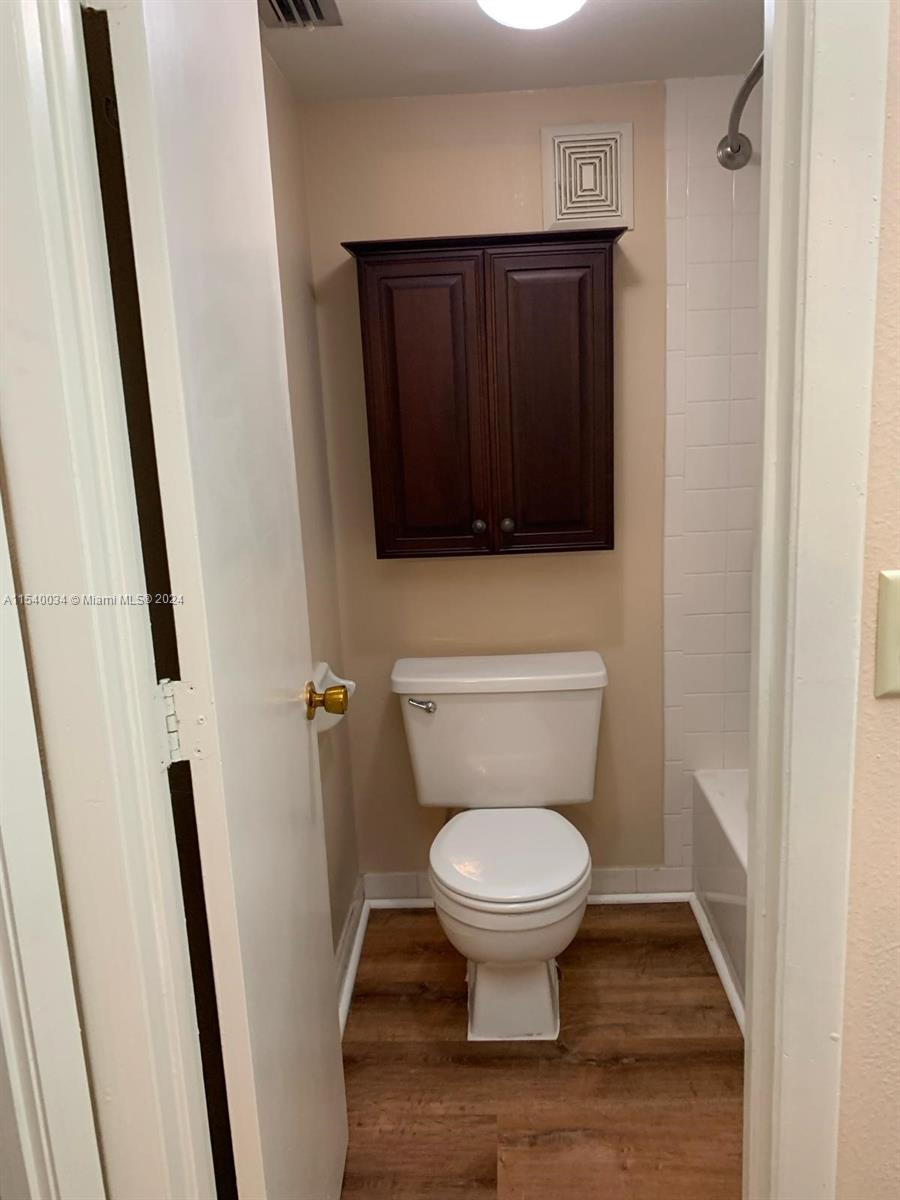 1130 N Lake Parker Avenue E-231, Unincorporated Dade County, Florida 33805, 1 Bedroom Bedrooms, ,1 BathroomBathrooms,Residentiallease,For Rent,1130 N Lake Parker Avenue E-231,A11540034