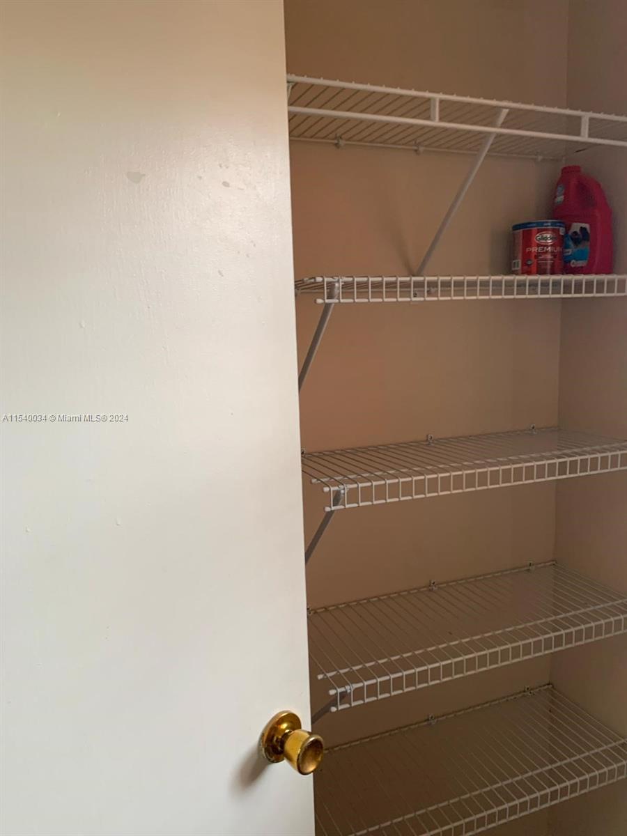 1130 N Lake Parker Avenue E-231, Unincorporated Dade County, Florida 33805, 1 Bedroom Bedrooms, ,1 BathroomBathrooms,Residentiallease,For Rent,1130 N Lake Parker Avenue E-231,A11540034