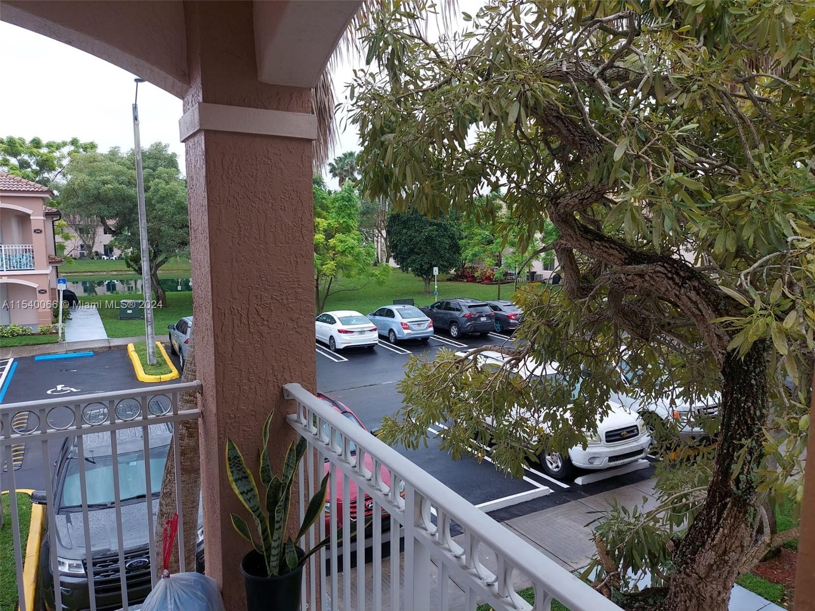 1261 SE 27th St 201, Homestead, Florida 33035, 3 Bedrooms Bedrooms, ,2 BathroomsBathrooms,Residentiallease,For Rent,1261 SE 27th St 201,A11540066