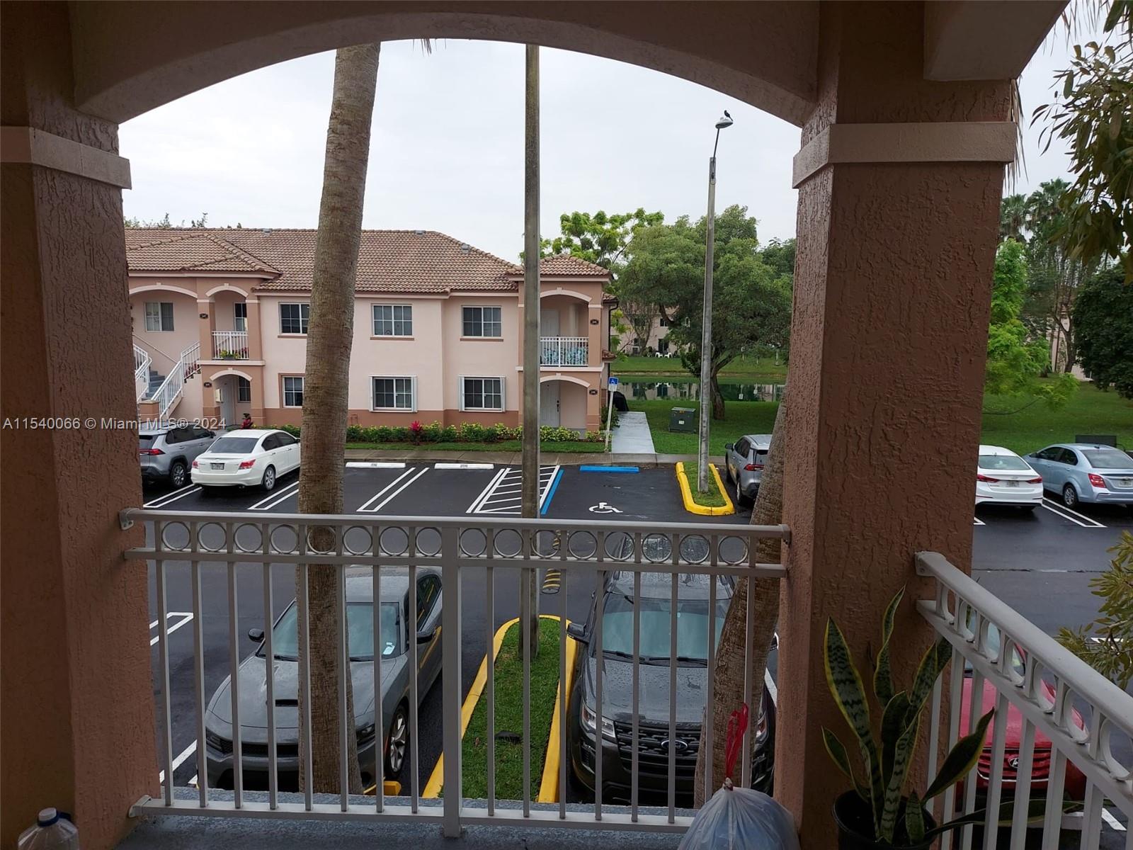 1261 SE 27th St 201, Homestead, Florida 33035, 3 Bedrooms Bedrooms, ,2 BathroomsBathrooms,Residentiallease,For Rent,1261 SE 27th St 201,A11540066