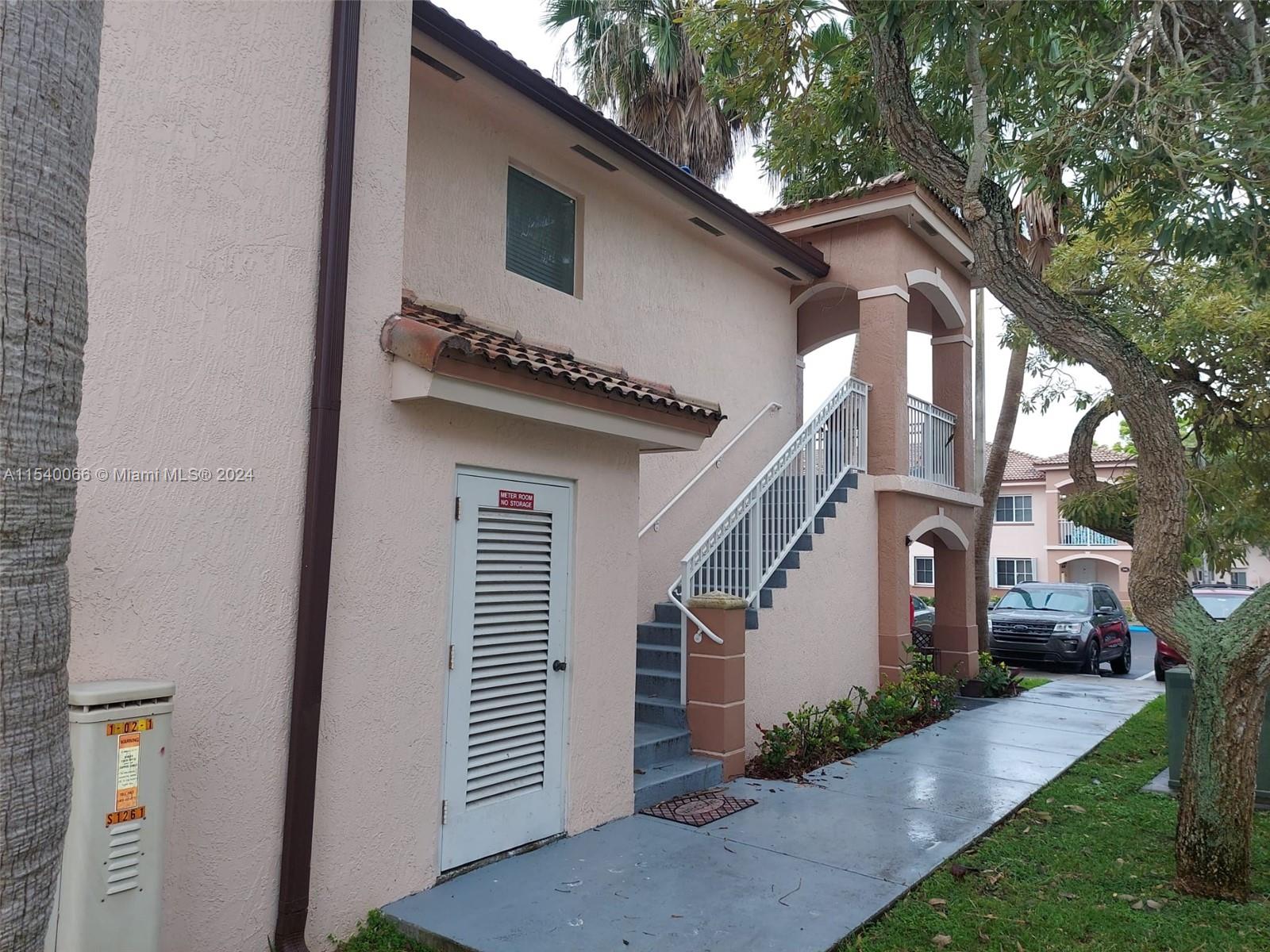 1261 SE 27th St 201, Homestead, Florida 33035, 3 Bedrooms Bedrooms, ,2 BathroomsBathrooms,Residentiallease,For Rent,1261 SE 27th St 201,A11540066