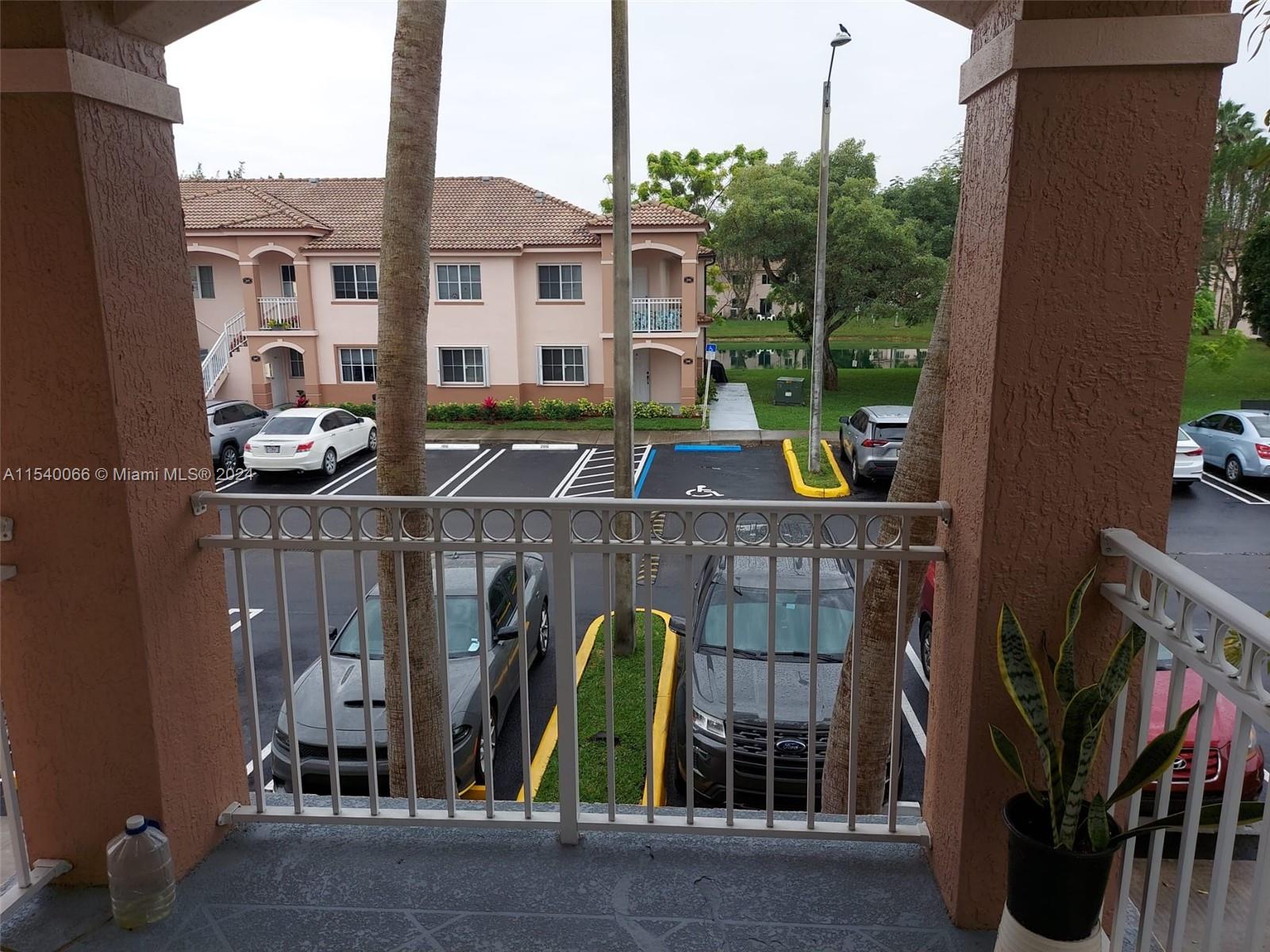 1261 SE 27th St 201, Homestead, Florida 33035, 3 Bedrooms Bedrooms, ,2 BathroomsBathrooms,Residentiallease,For Rent,1261 SE 27th St 201,A11540066