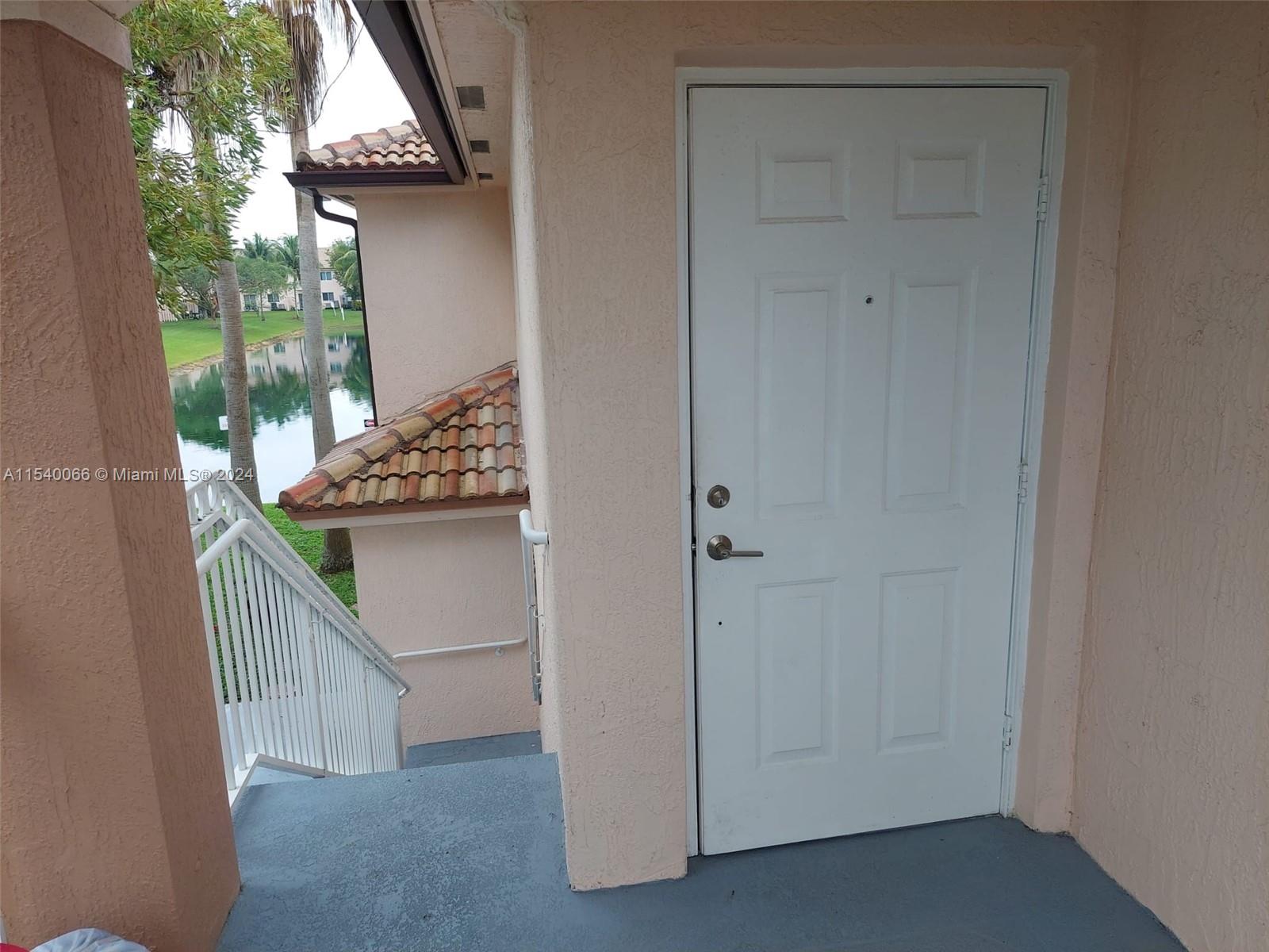 1261 SE 27th St 201, Homestead, Florida 33035, 3 Bedrooms Bedrooms, ,2 BathroomsBathrooms,Residentiallease,For Rent,1261 SE 27th St 201,A11540066