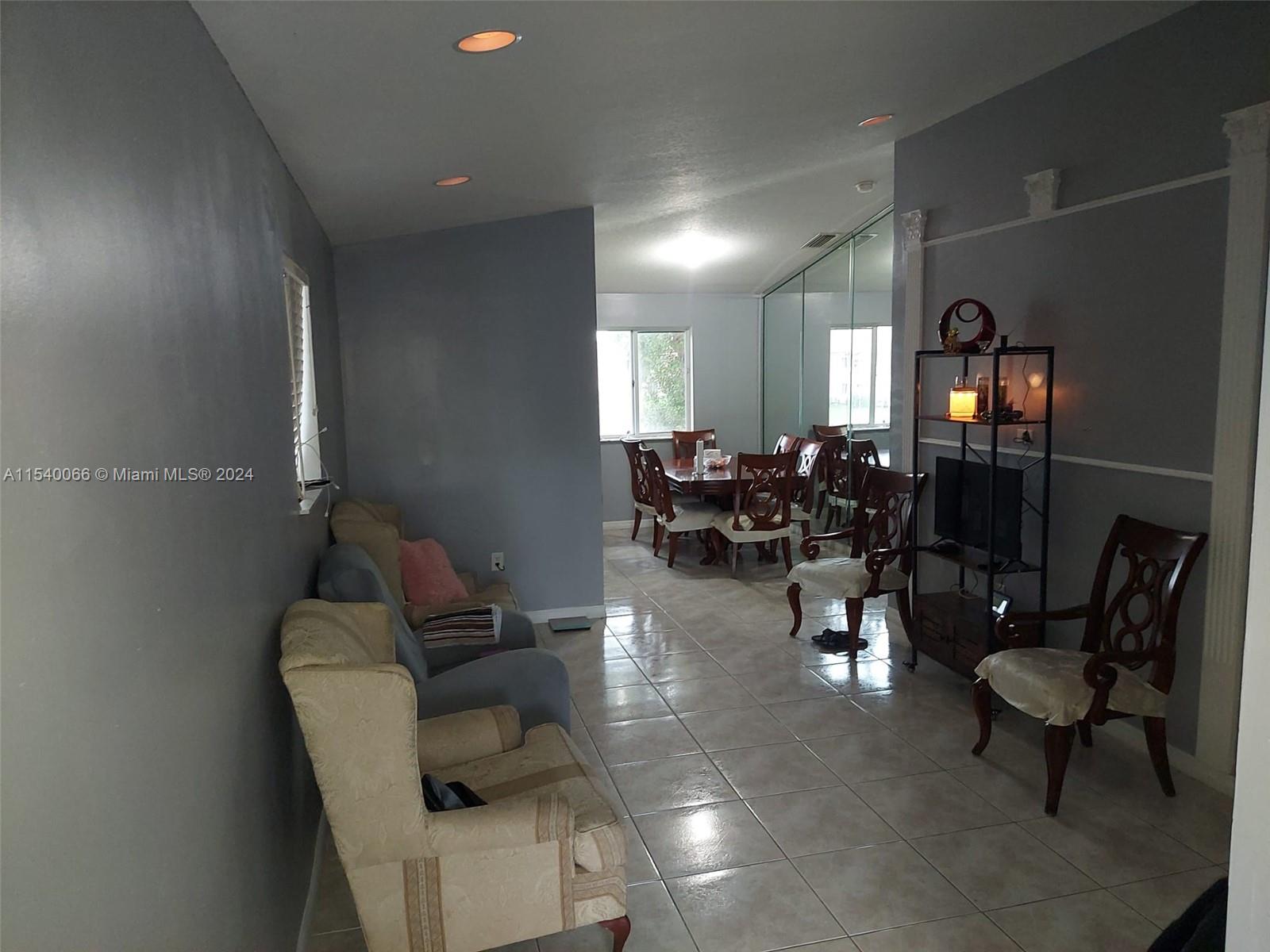 1261 SE 27th St 201, Homestead, Florida 33035, 3 Bedrooms Bedrooms, ,2 BathroomsBathrooms,Residentiallease,For Rent,1261 SE 27th St 201,A11540066