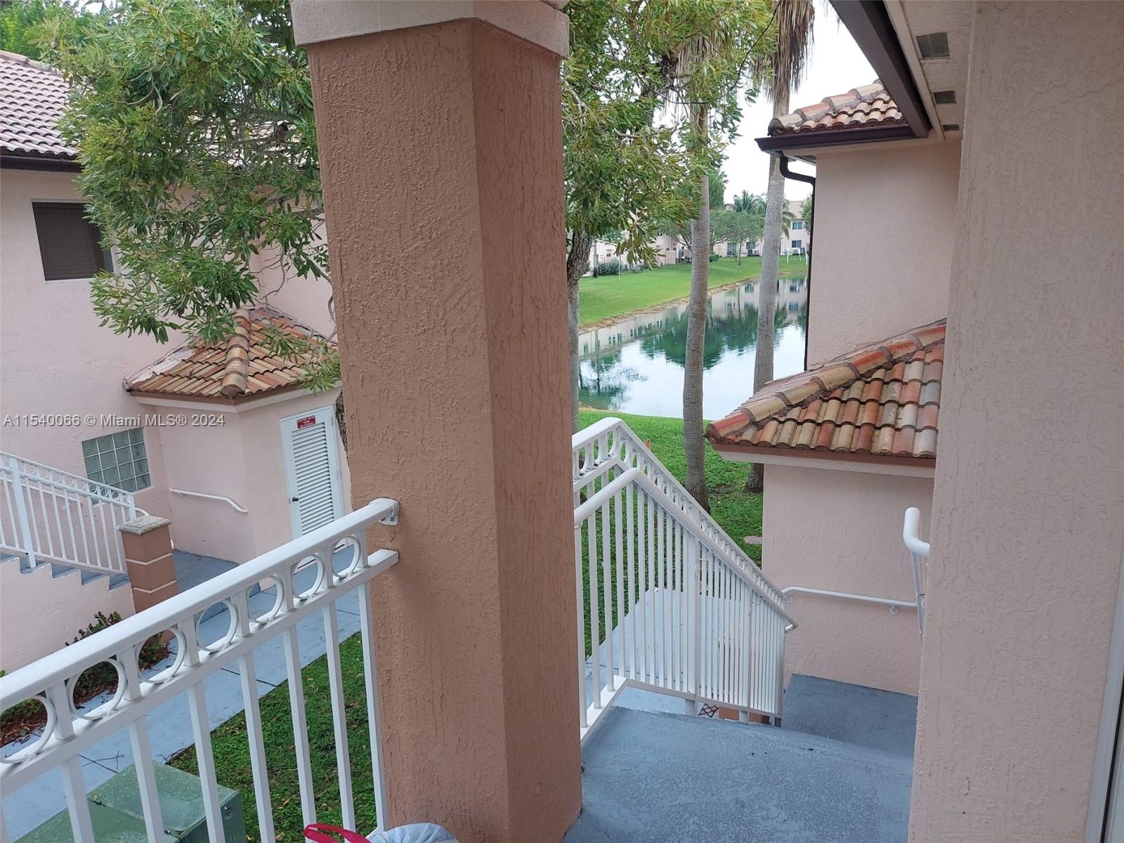 1261 SE 27th St 201, Homestead, Florida 33035, 3 Bedrooms Bedrooms, ,2 BathroomsBathrooms,Residentiallease,For Rent,1261 SE 27th St 201,A11540066