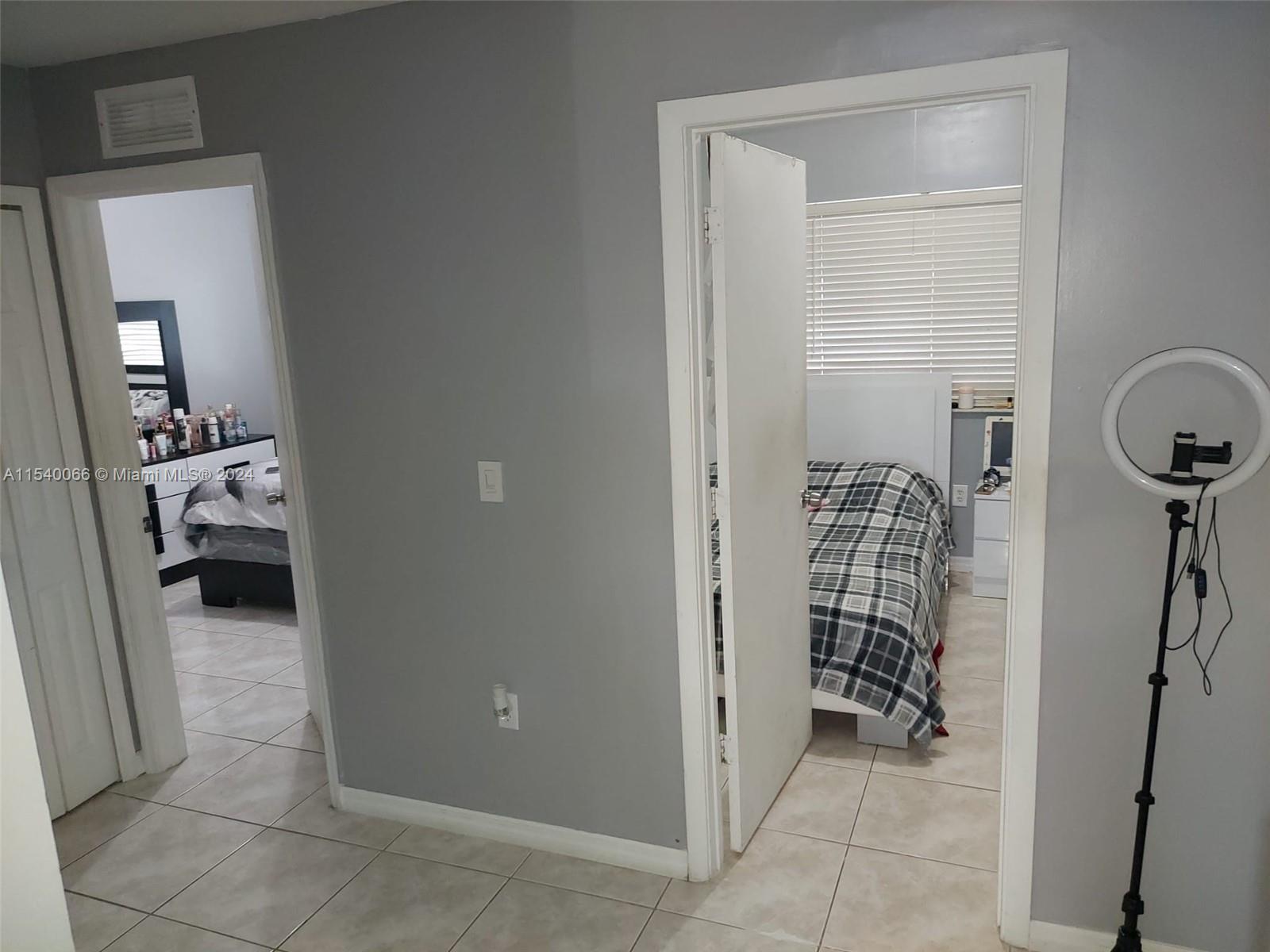 1261 SE 27th St 201, Homestead, Florida 33035, 3 Bedrooms Bedrooms, ,2 BathroomsBathrooms,Residentiallease,For Rent,1261 SE 27th St 201,A11540066