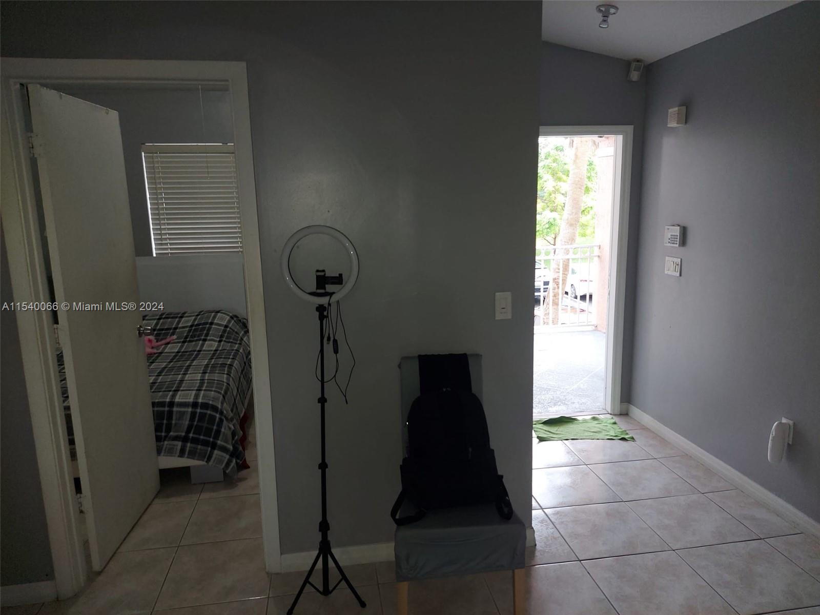 1261 SE 27th St 201, Homestead, Florida 33035, 3 Bedrooms Bedrooms, ,2 BathroomsBathrooms,Residentiallease,For Rent,1261 SE 27th St 201,A11540066