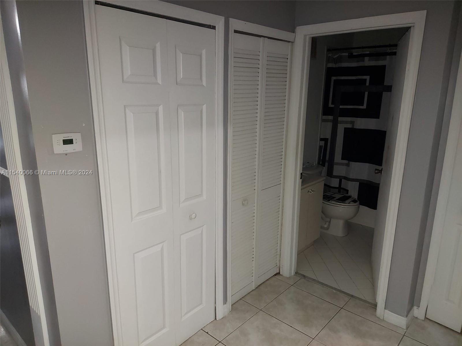 1261 SE 27th St 201, Homestead, Florida 33035, 3 Bedrooms Bedrooms, ,2 BathroomsBathrooms,Residentiallease,For Rent,1261 SE 27th St 201,A11540066