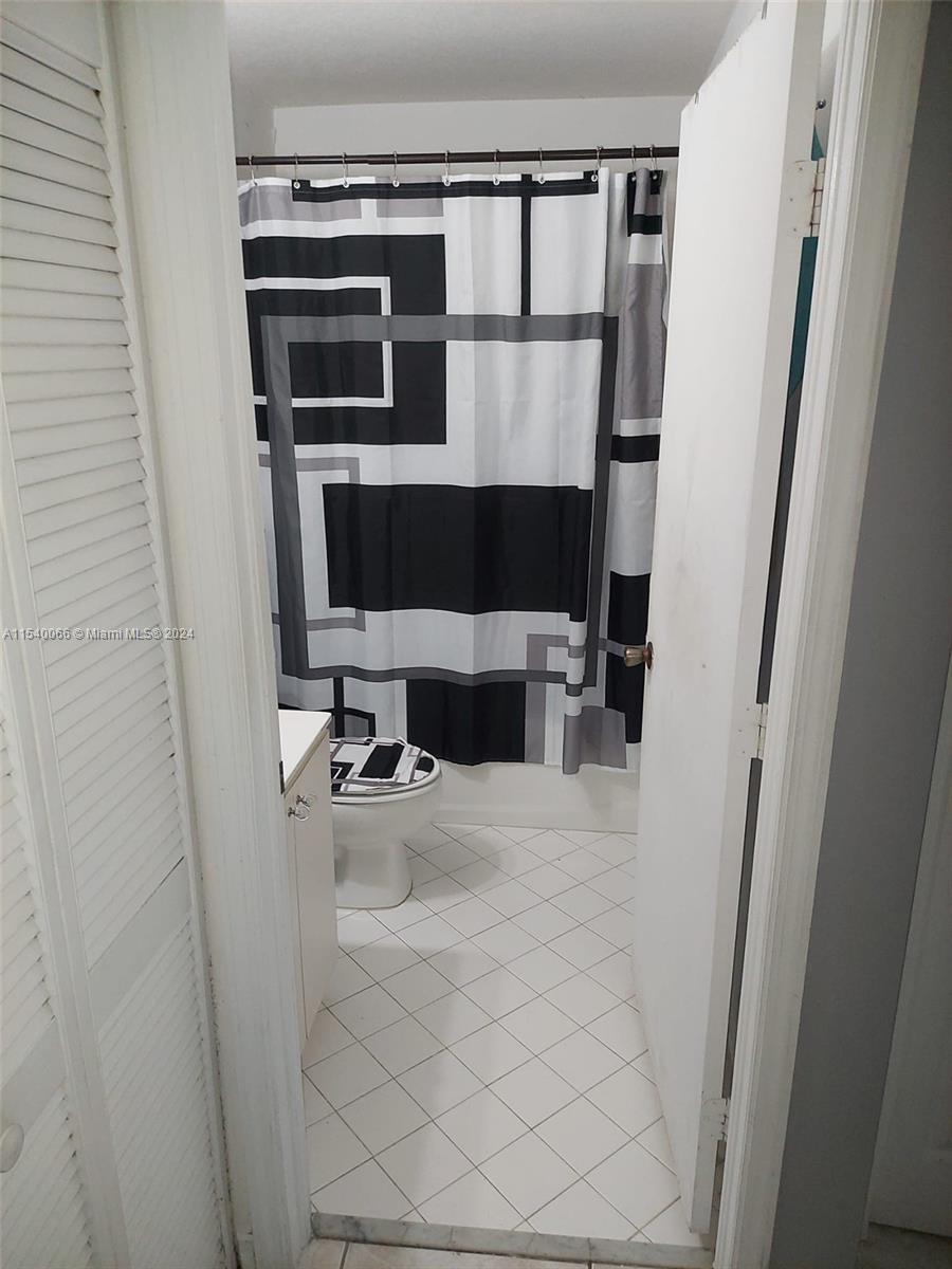 1261 SE 27th St 201, Homestead, Florida 33035, 3 Bedrooms Bedrooms, ,2 BathroomsBathrooms,Residentiallease,For Rent,1261 SE 27th St 201,A11540066