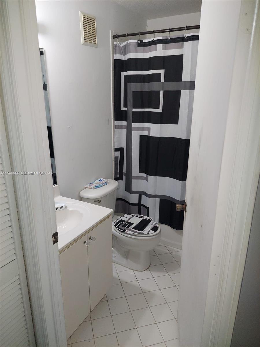 1261 SE 27th St 201, Homestead, Florida 33035, 3 Bedrooms Bedrooms, ,2 BathroomsBathrooms,Residentiallease,For Rent,1261 SE 27th St 201,A11540066