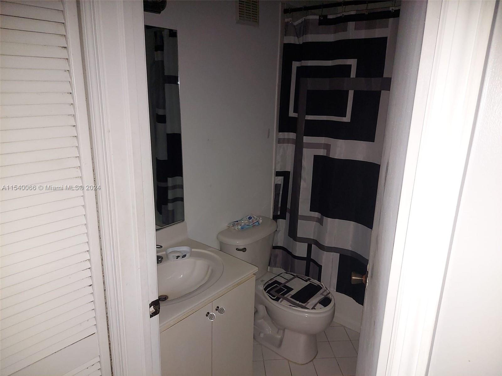 1261 SE 27th St 201, Homestead, Florida 33035, 3 Bedrooms Bedrooms, ,2 BathroomsBathrooms,Residentiallease,For Rent,1261 SE 27th St 201,A11540066