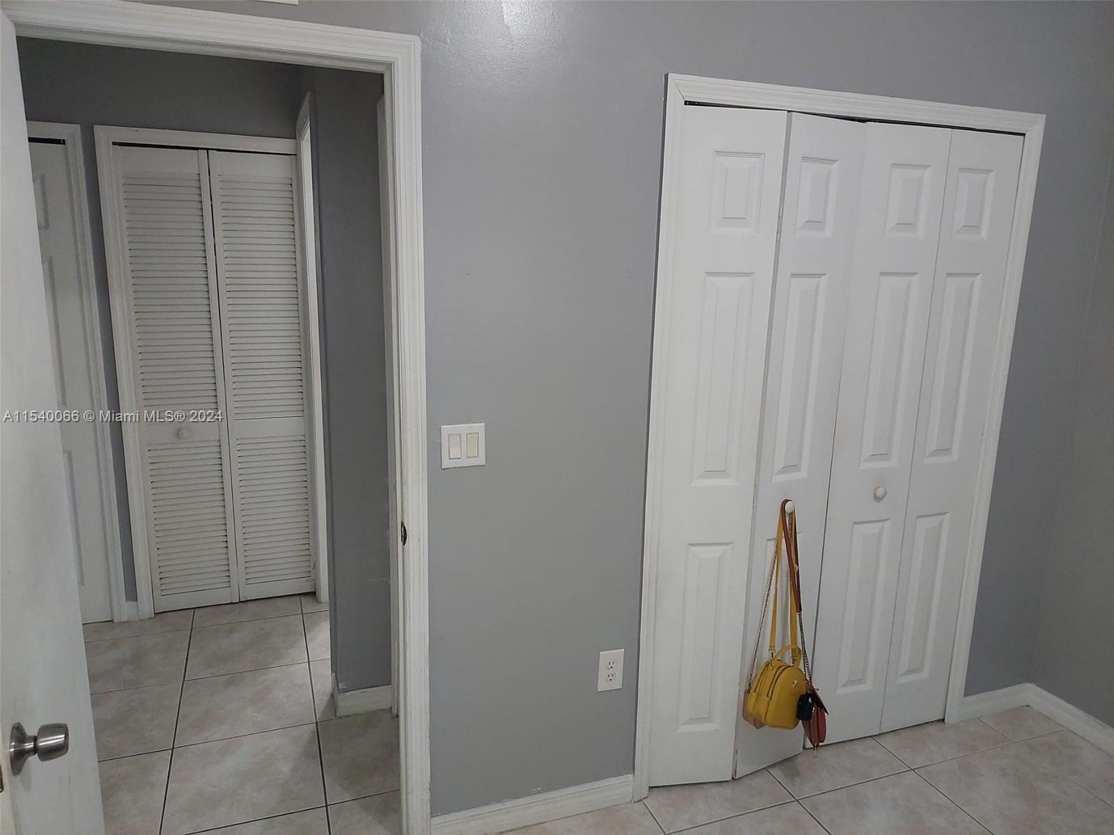 1261 SE 27th St 201, Homestead, Florida 33035, 3 Bedrooms Bedrooms, ,2 BathroomsBathrooms,Residentiallease,For Rent,1261 SE 27th St 201,A11540066
