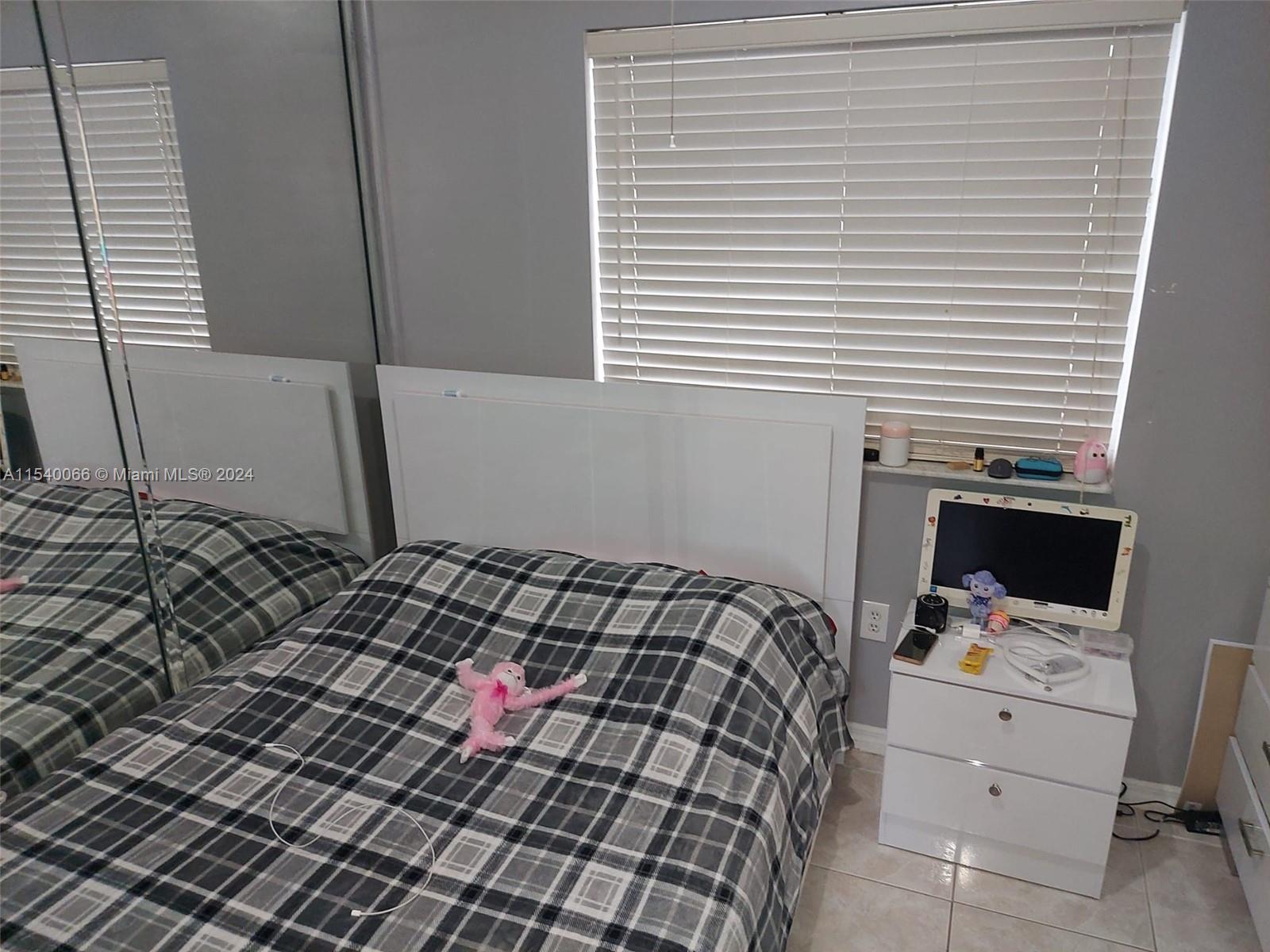 1261 SE 27th St 201, Homestead, Florida 33035, 3 Bedrooms Bedrooms, ,2 BathroomsBathrooms,Residentiallease,For Rent,1261 SE 27th St 201,A11540066