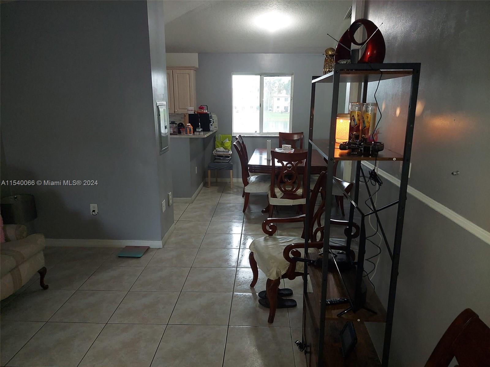 1261 SE 27th St 201, Homestead, Florida 33035, 3 Bedrooms Bedrooms, ,2 BathroomsBathrooms,Residentiallease,For Rent,1261 SE 27th St 201,A11540066