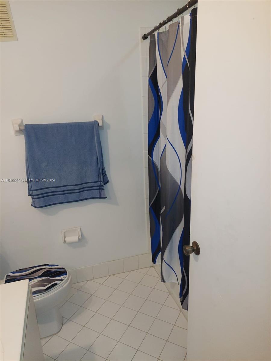 1261 SE 27th St 201, Homestead, Florida 33035, 3 Bedrooms Bedrooms, ,2 BathroomsBathrooms,Residentiallease,For Rent,1261 SE 27th St 201,A11540066