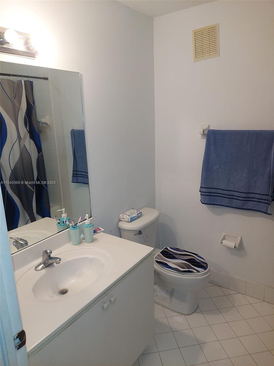 1261 SE 27th St 201, Homestead, Florida 33035, 3 Bedrooms Bedrooms, ,2 BathroomsBathrooms,Residentiallease,For Rent,1261 SE 27th St 201,A11540066