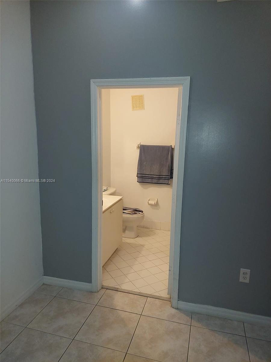 1261 SE 27th St 201, Homestead, Florida 33035, 3 Bedrooms Bedrooms, ,2 BathroomsBathrooms,Residentiallease,For Rent,1261 SE 27th St 201,A11540066