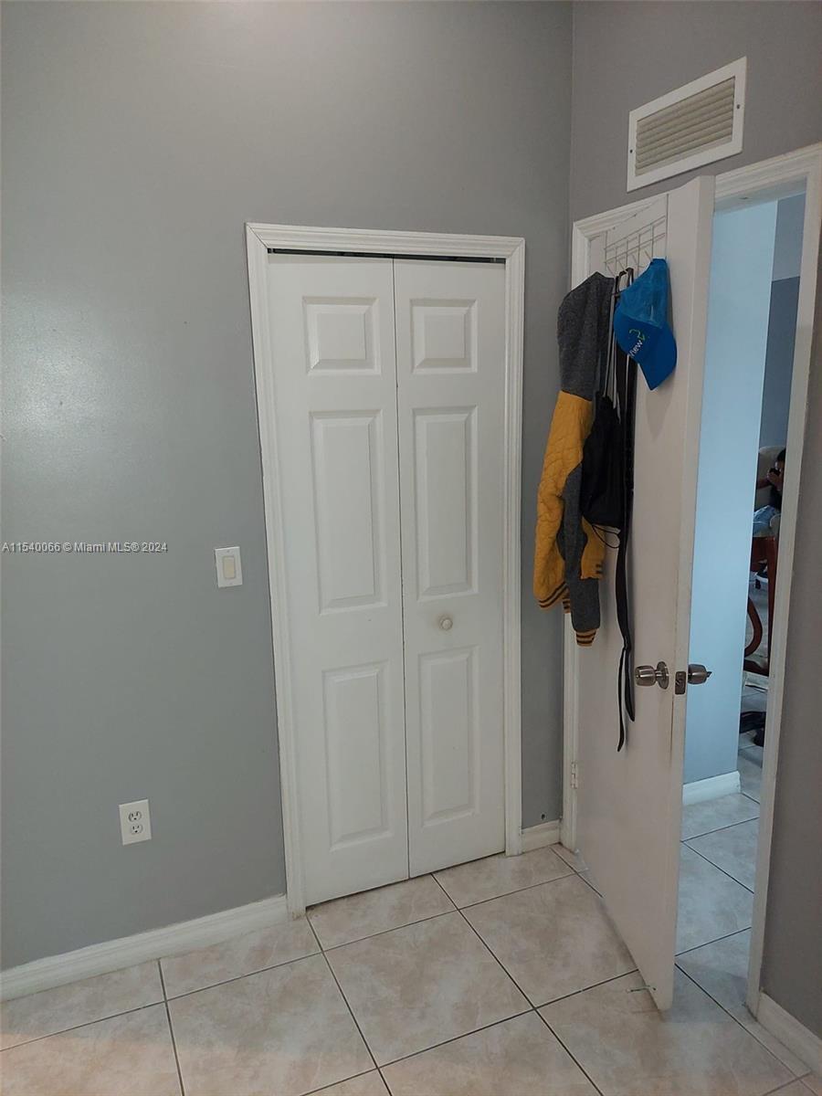1261 SE 27th St 201, Homestead, Florida 33035, 3 Bedrooms Bedrooms, ,2 BathroomsBathrooms,Residentiallease,For Rent,1261 SE 27th St 201,A11540066