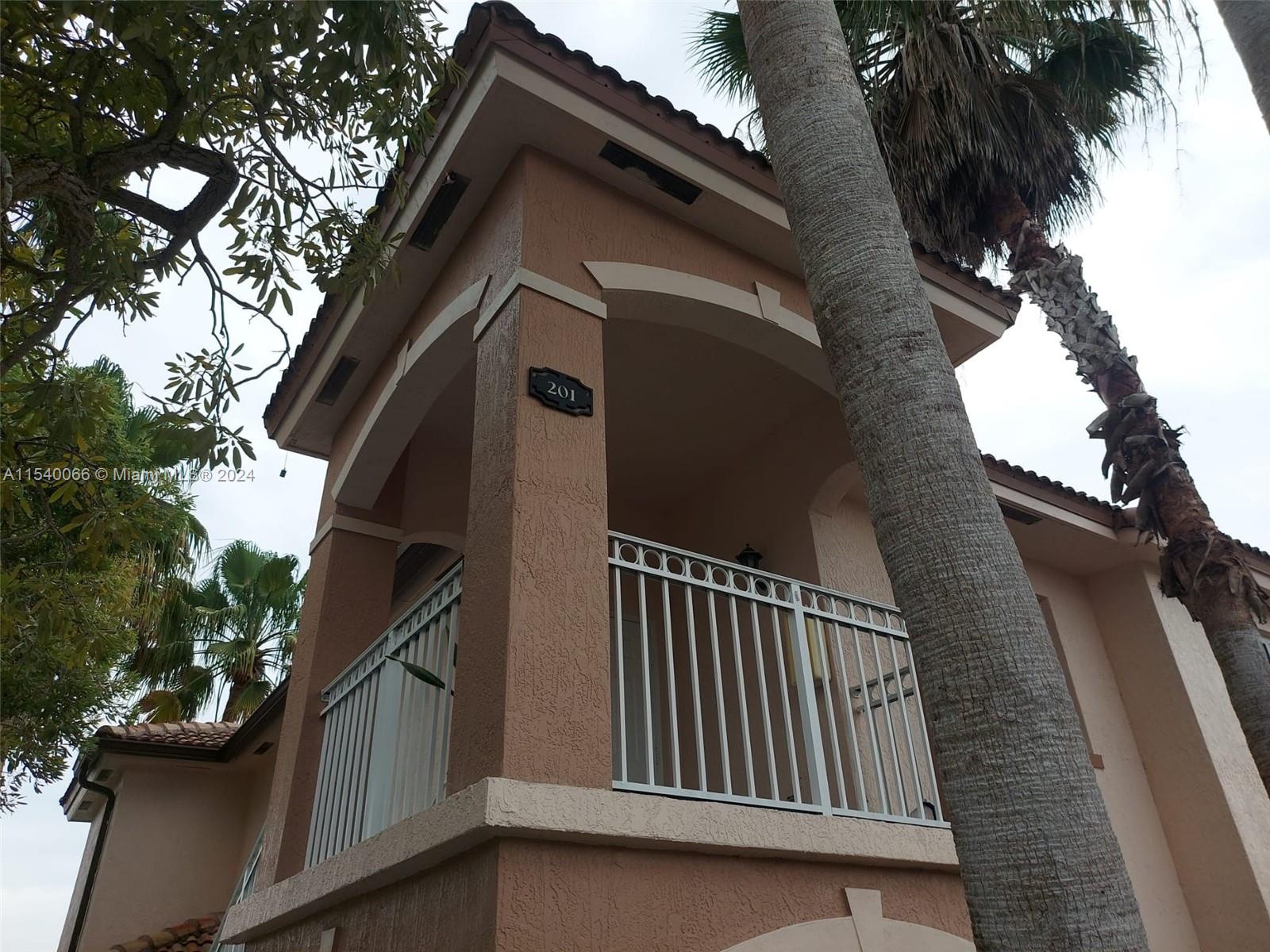 1261 SE 27th St 201, Homestead, Florida 33035, 3 Bedrooms Bedrooms, ,2 BathroomsBathrooms,Residentiallease,For Rent,1261 SE 27th St 201,A11540066
