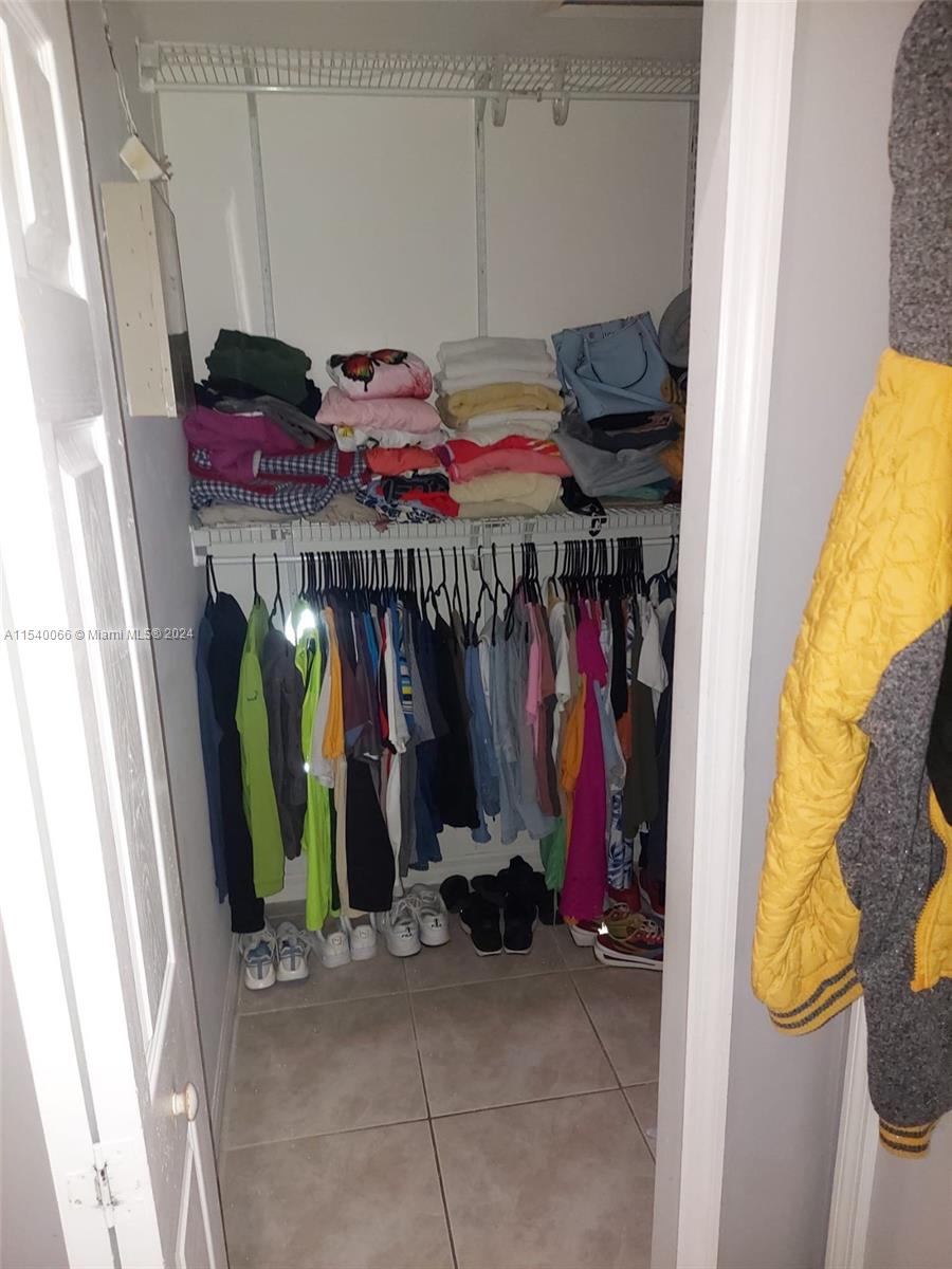 1261 SE 27th St 201, Homestead, Florida 33035, 3 Bedrooms Bedrooms, ,2 BathroomsBathrooms,Residentiallease,For Rent,1261 SE 27th St 201,A11540066