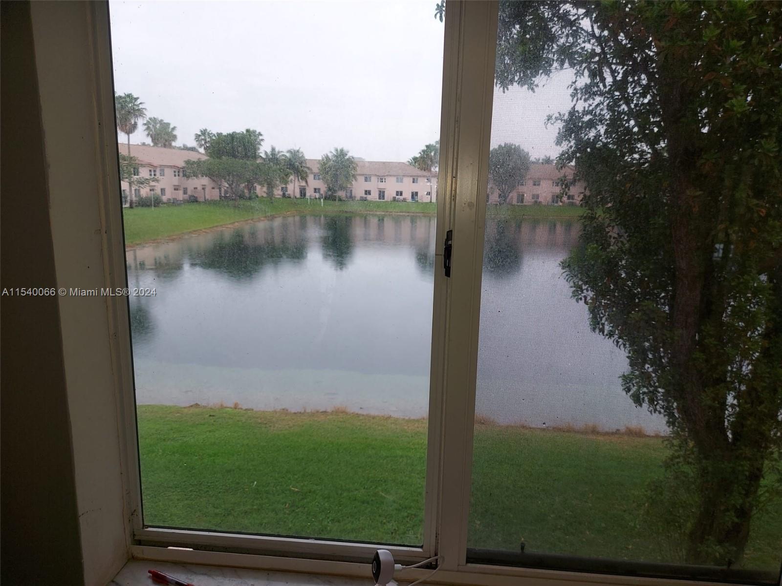 1261 SE 27th St 201, Homestead, Florida 33035, 3 Bedrooms Bedrooms, ,2 BathroomsBathrooms,Residentiallease,For Rent,1261 SE 27th St 201,A11540066