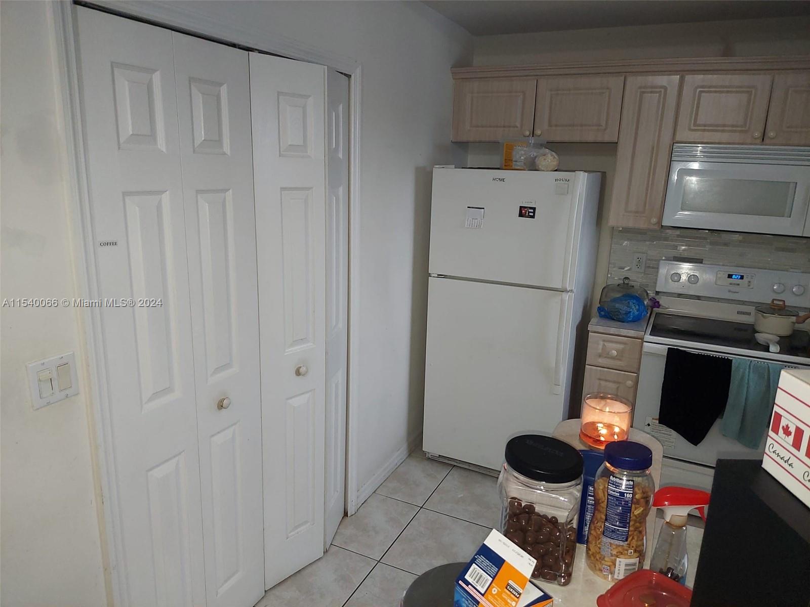 1261 SE 27th St 201, Homestead, Florida 33035, 3 Bedrooms Bedrooms, ,2 BathroomsBathrooms,Residentiallease,For Rent,1261 SE 27th St 201,A11540066