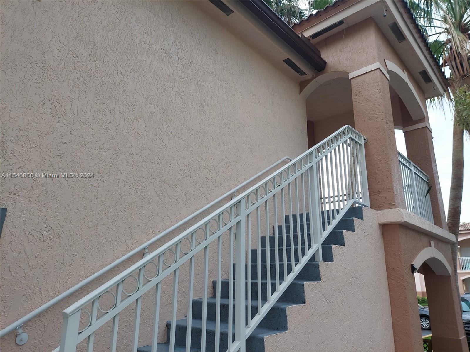 1261 SE 27th St 201, Homestead, Florida 33035, 3 Bedrooms Bedrooms, ,2 BathroomsBathrooms,Residentiallease,For Rent,1261 SE 27th St 201,A11540066