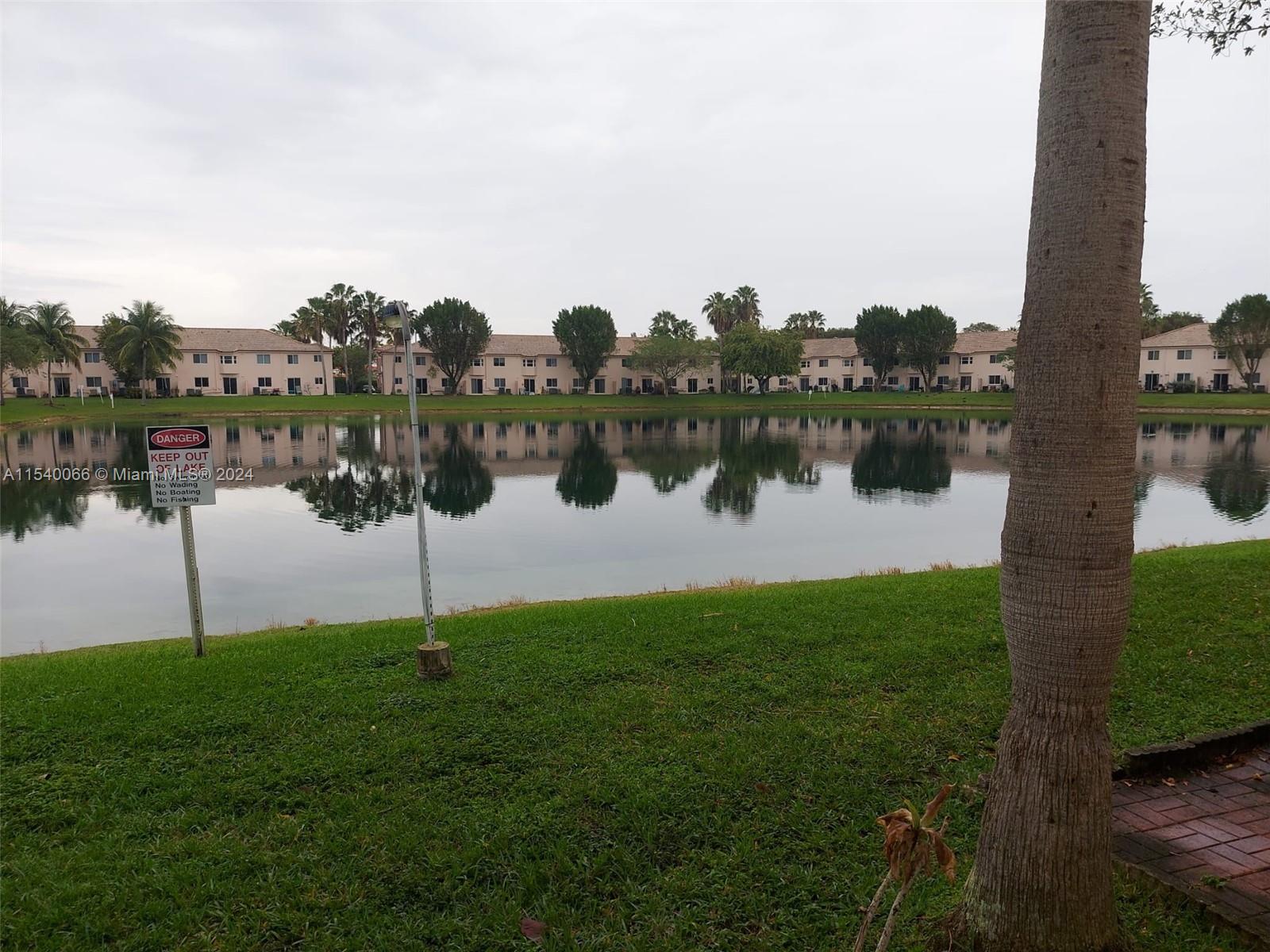 1261 SE 27th St 201, Homestead, Florida 33035, 3 Bedrooms Bedrooms, ,2 BathroomsBathrooms,Residentiallease,For Rent,1261 SE 27th St 201,A11540066