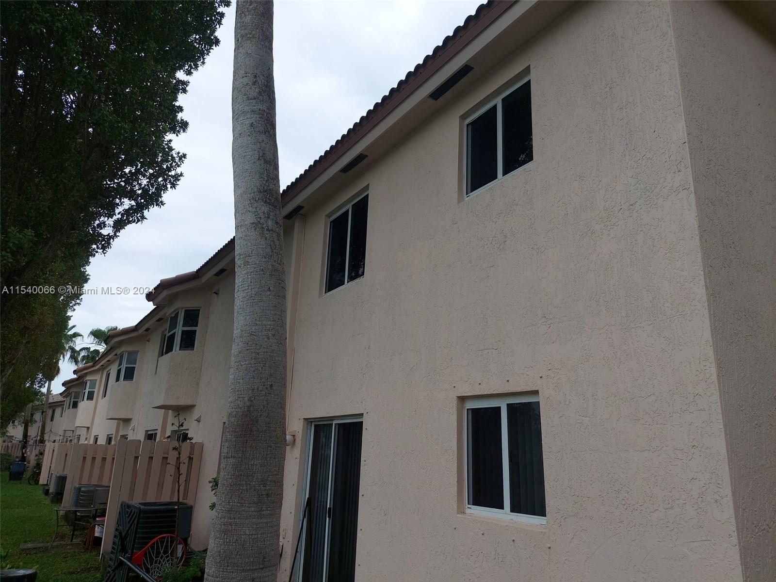 1261 SE 27th St 201, Homestead, Florida 33035, 3 Bedrooms Bedrooms, ,2 BathroomsBathrooms,Residentiallease,For Rent,1261 SE 27th St 201,A11540066