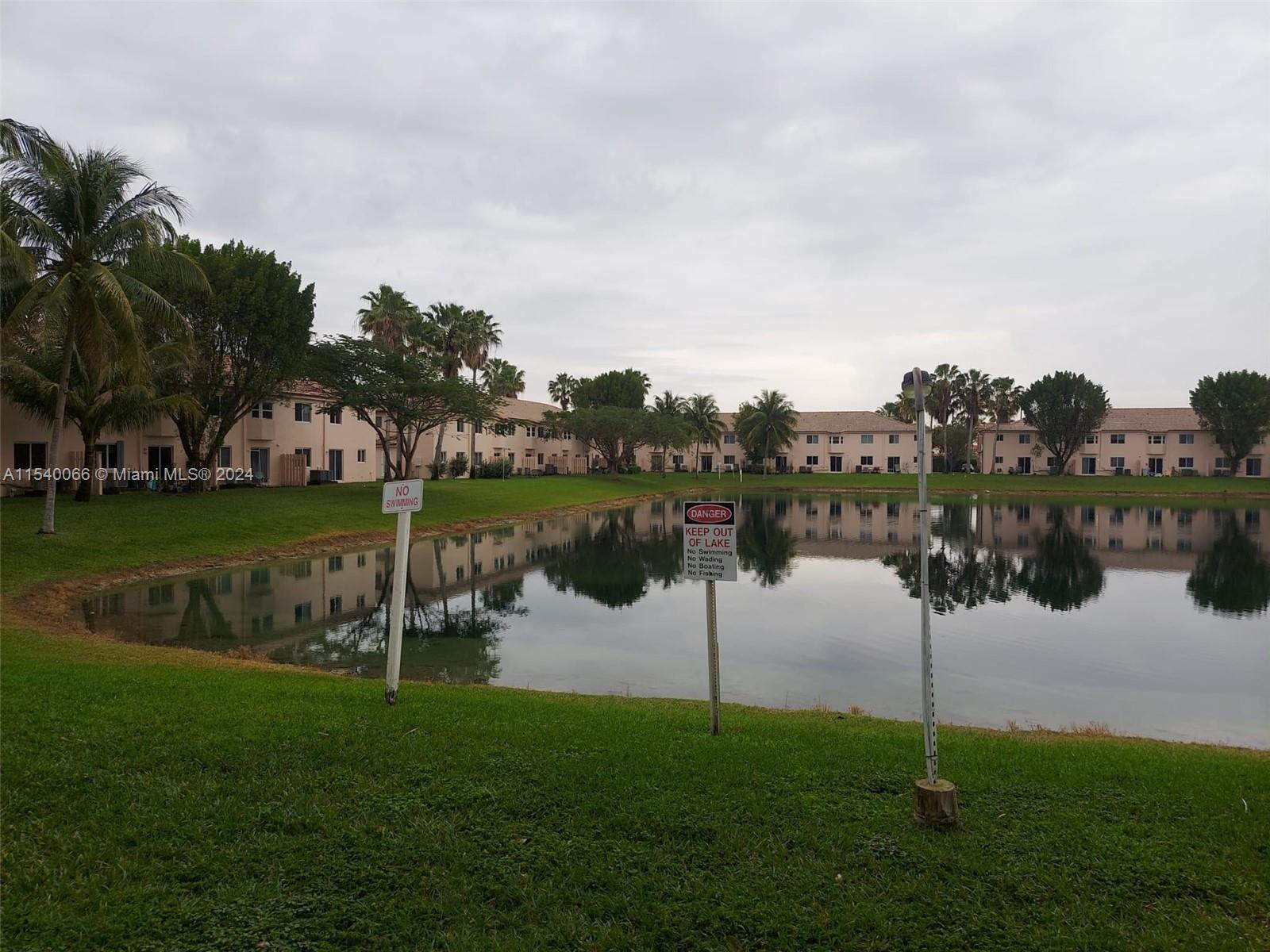 1261 SE 27th St 201, Homestead, Florida 33035, 3 Bedrooms Bedrooms, ,2 BathroomsBathrooms,Residentiallease,For Rent,1261 SE 27th St 201,A11540066